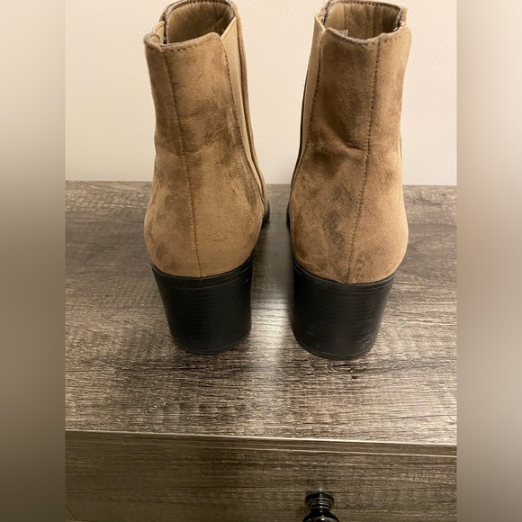 Suede heel boots - Picture 2 of 4